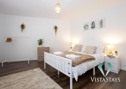 Spacious 5BDR House By Vista Stays Short Lets & Serviced Accommodation Manchester With Free WiFi, Parking & Netflix, Manchester (fotografie 2)