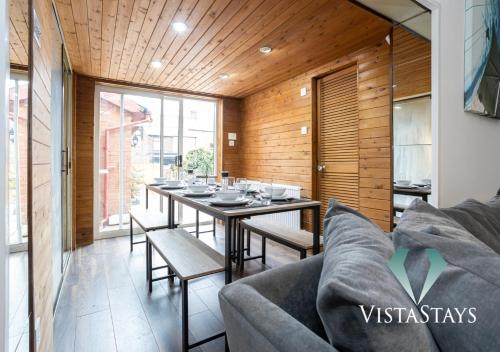 Spacious 5BDR House By Vista Stays Short Lets & Serviced Accommodation Manchester With Free WiFi, Parking & Netflix, Manchester (fotografie 3)