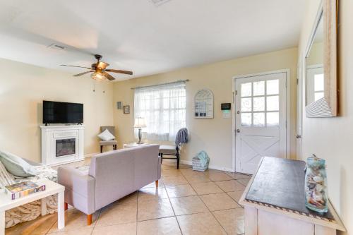 Pace Family Home 1 Mi to Beach and Park! in Avalon (FL)