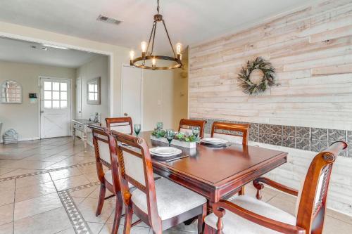 Pace Family Home 1 Mi to Beach and Park! in Avalon (FL)