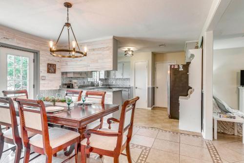 Pace Family Home 1 Mi to Beach and Park! in Avalon (FL)