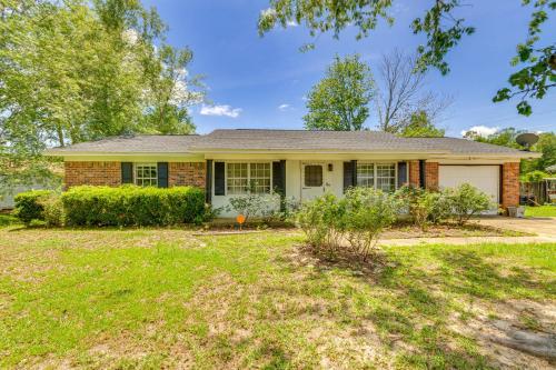 Pace Family Home 1 Mi to Beach and Park! in Avalon (FL)