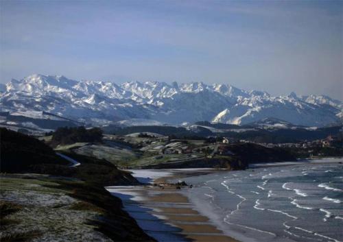 Panoramic Sea & Picos Europa view in 烏迪亞斯