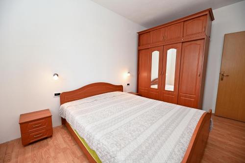 Apartment Ražanac Nikola