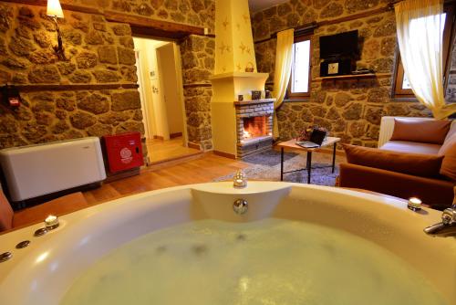  Suite with Spa Bath and Fireplace