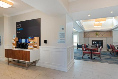 Holiday Inn Express Hauppauge-Long Island, an IHG Hotel