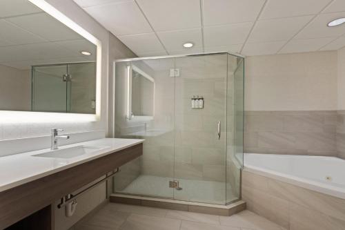 Holiday Inn Express Hauppauge-Long Island, an IHG Hotel