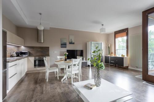 Close-Central Warsaw Apartment - Great Location - One Bedroom Apartment - Kolejowa