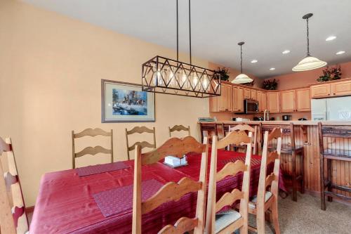 Lookout Ridge 45 by Great Western Lodging in Dillon, USA