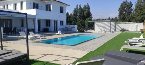 Kiti Village Villa Larnaca, salt-water pool, 5 bedrooms