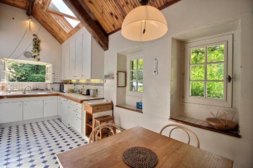 virtuve, Gîte de charme - La Boursicauderie (Gite de charme - La Boursicauderie) in Bleneau