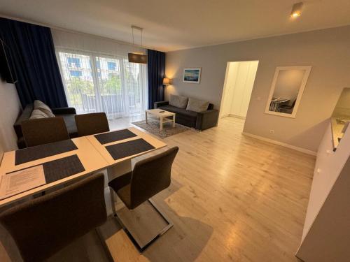 Koplietošanas atpūtas telpa ar TV, Apartment Bursztyn z ogródkiem I 250m od plażey - Apartment Bernstein mit Garten I 250m vom Strand (Apartment Bursztyn z ogrodkiem I 250m od plazey - Apartment Bernstein mit Garten I 250m vom Strand) in Pogorzelica