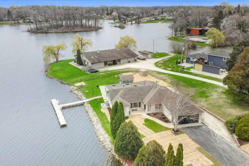 Lake Home with Scenic View, Private Pier, and Hot Tub in Antioch (TN)