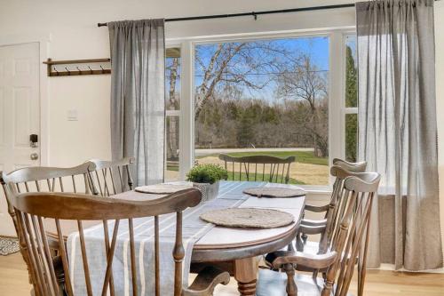 Lake Home with Scenic View, Private Pier, and Hot Tub in Antioch (TN)