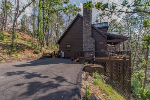 Black Bear Cabin by Stony Brook Cabins in Gatlinburg, USA