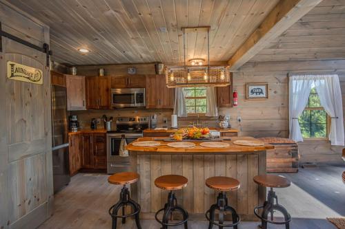 The Aspen Cabin by Stony Brook Cabins in Gatlinburg, USA