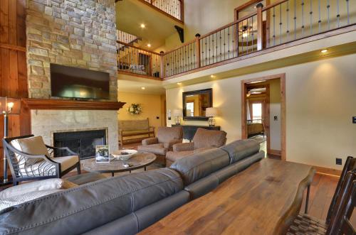 Mossy Brook Lodge by Stony Brook Cabins thumb 4