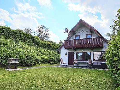 FH Gestiefelter Kater am See im hessischen Bergland