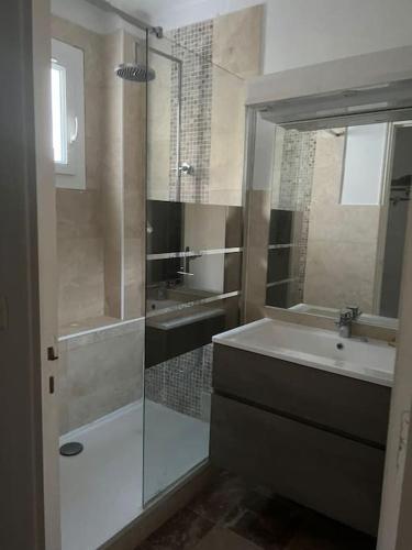 Bas de villa avec grande piscine in Sainte-Marguerite