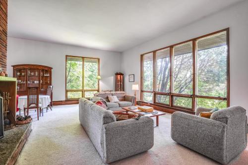 15 Mi to Downtown Minneapolis Retreat on 5 Acres in มินนิตองกา (MN)
