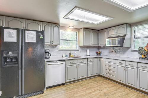 Spacious Lake Granbury Home with Patio and Boat Dock! - image 14