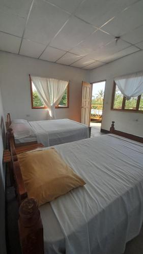 Bananas Guest House Private Room in Altagracia