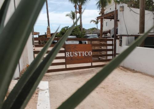 RUSTICO LOUNGE-Property in front of the beach in San José del Cabo, Mexico