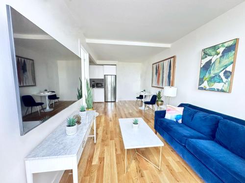 Large One Bedroom - Massive Private Terrace - Luxury Building - Williamsburg - Greenpoint in Brooklyn, USA