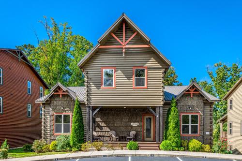 The Mighty Crabapple Manor by Stony Brook Cabins