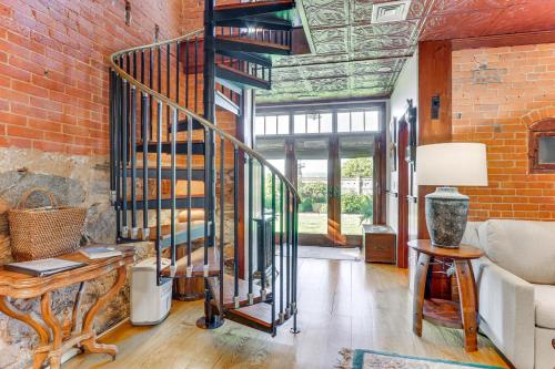 Downtown Essex Apartment - Steps to River! in Essex (CT)