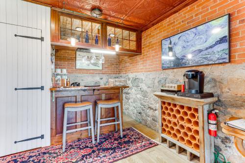 Downtown Essex Apartment - Steps to River! in Essex, USA
