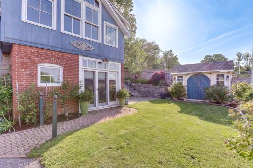 Downtown Essex Apartment - Steps to River! in Essex (CT)
