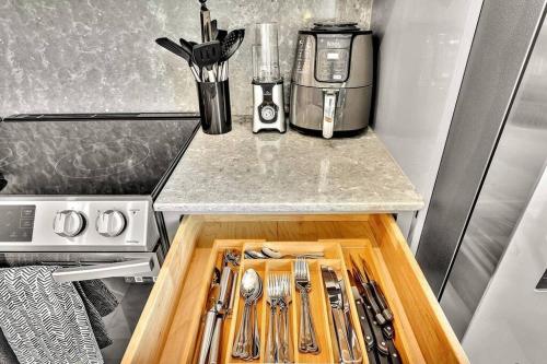 Modern Chic Fort Lauderdale Apartment Near FLL & Beach in Fort Lauderdale, USA