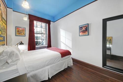 Standard Double Room image 10