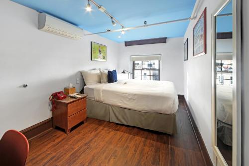 Standard Double Room image 3