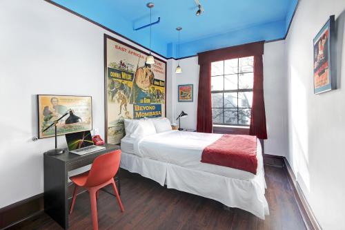 Standard Double Room image 5