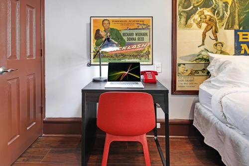 Chelsea Pines Inn - image 3