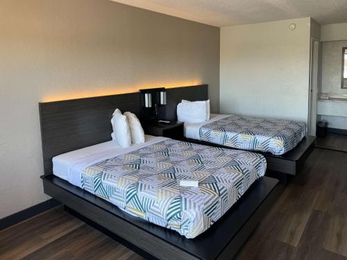 2 double beds