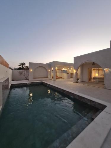 Dar ines haut standing avec piscine et proche plage in 艾吉爾