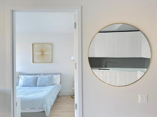 Large 1 Bedroom - Private Balcony - Luxury Building - Manhattan, New York (photo 7)