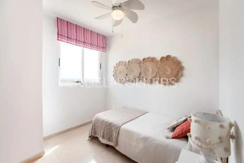 Three-Bedroom Penthouse with Rooftop Terrace image 1