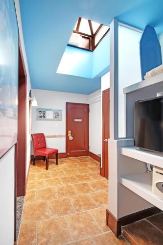 Chelsea Pines Inn - image 5