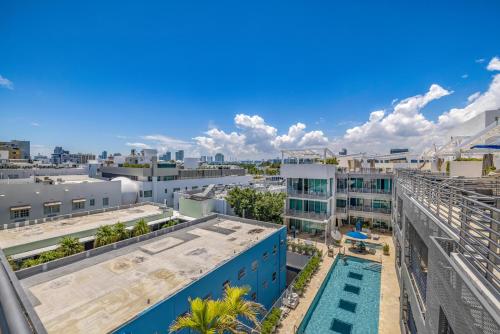 Large suites on Ocean Drive with direct access to the beach in Miami Beach, USA