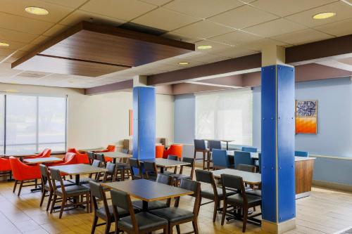 Holiday Inn Express Burlington By IHG - 식음료(F&B)