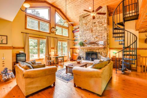 Dog-Friendly Lavonia Home with Dock and Lake Access in Lavonia, USA