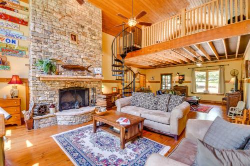 Dog-Friendly Lavonia Home with Dock and Lake Access in Lavonia, USA
