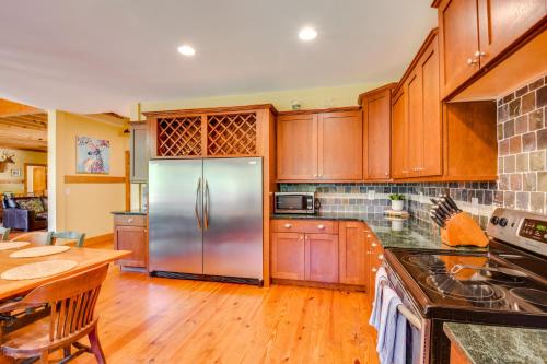 Dog-Friendly Lavonia Home with Dock and Lake Access in Lavonia, USA