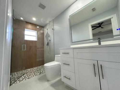 SH West Palm Beach 3 Bedroom PBI Airport Tropical Chic in West Palm Beach, USA