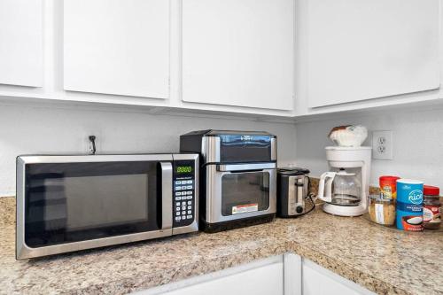 Cozy, Dedicated Workspace, Fast Wi-Fi Apartment in Houston, USA