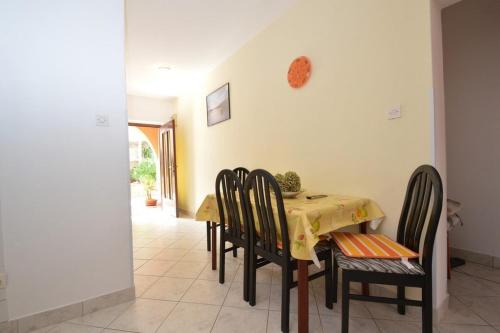 Two-Bedroom Apartment with Terrace image 9